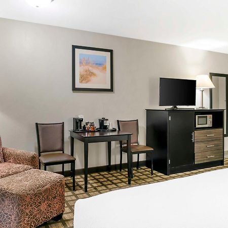 Best Western Beacon Inn Grand Haven Bagian luar foto