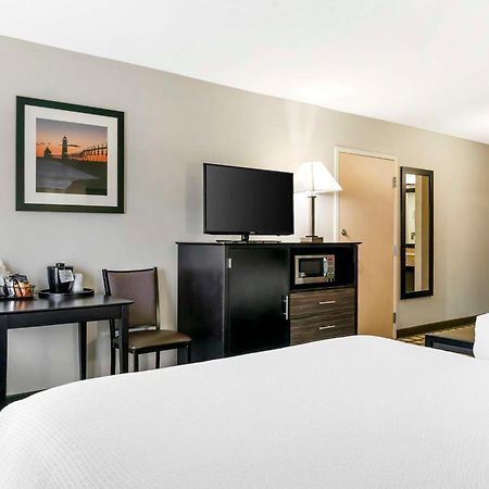 Best Western Beacon Inn Grand Haven Bagian luar foto