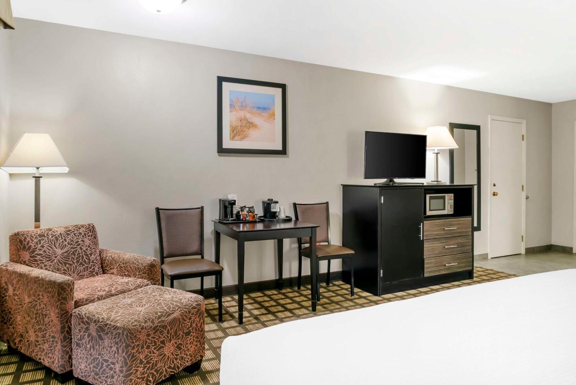 Best Western Beacon Inn Grand Haven Bagian luar foto
