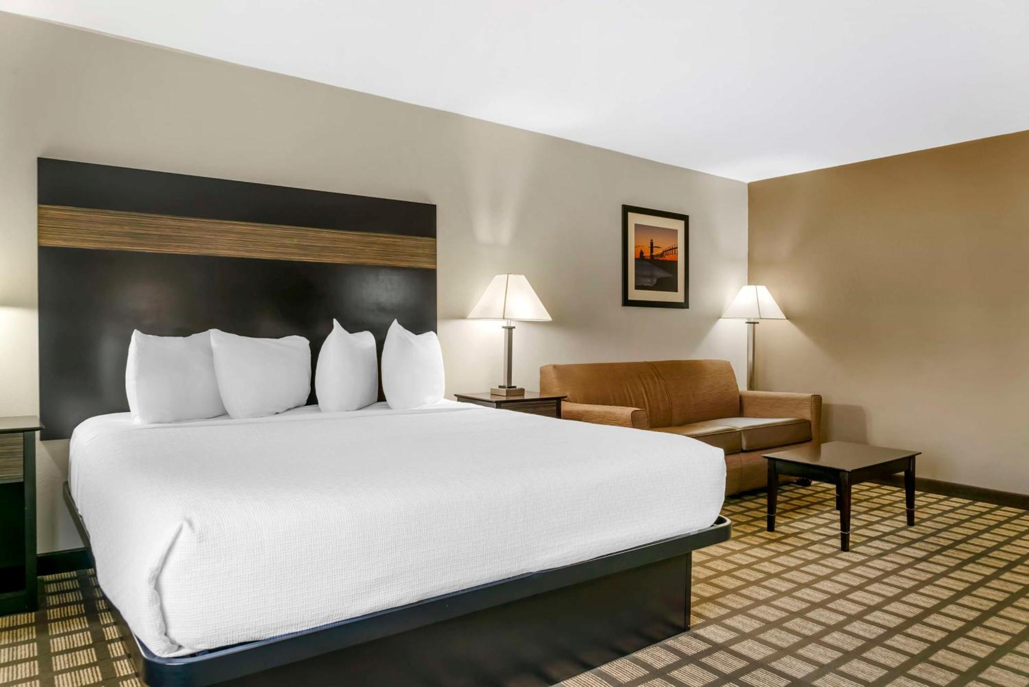 Best Western Beacon Inn Grand Haven Bagian luar foto