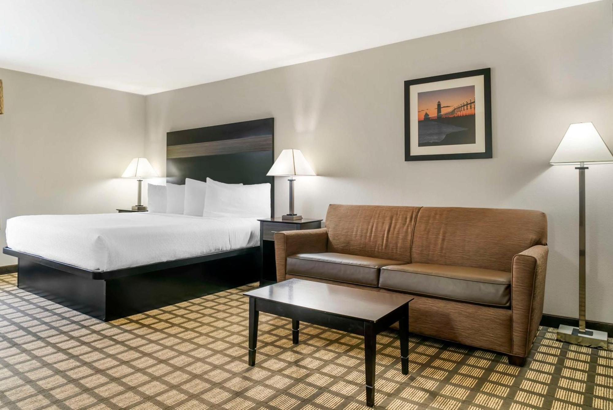 Best Western Beacon Inn Grand Haven Bagian luar foto