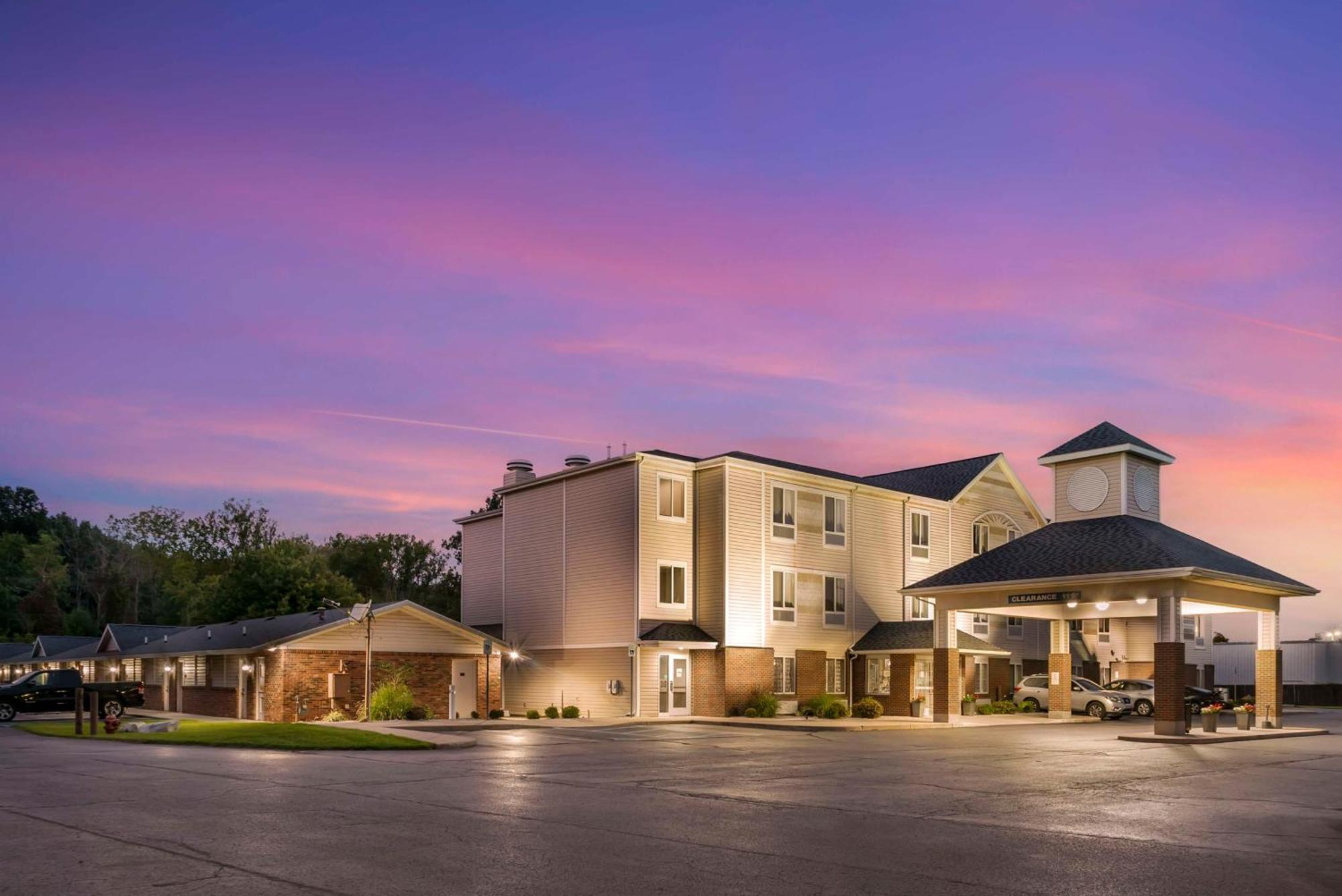 Best Western Beacon Inn Grand Haven Bagian luar foto