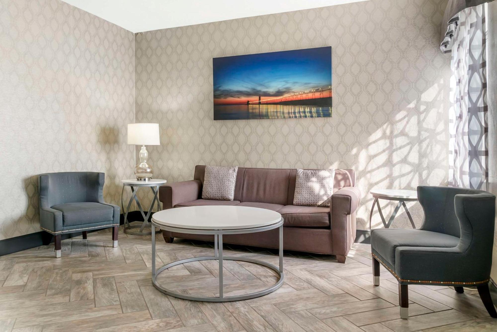 Best Western Beacon Inn Grand Haven Bagian luar foto