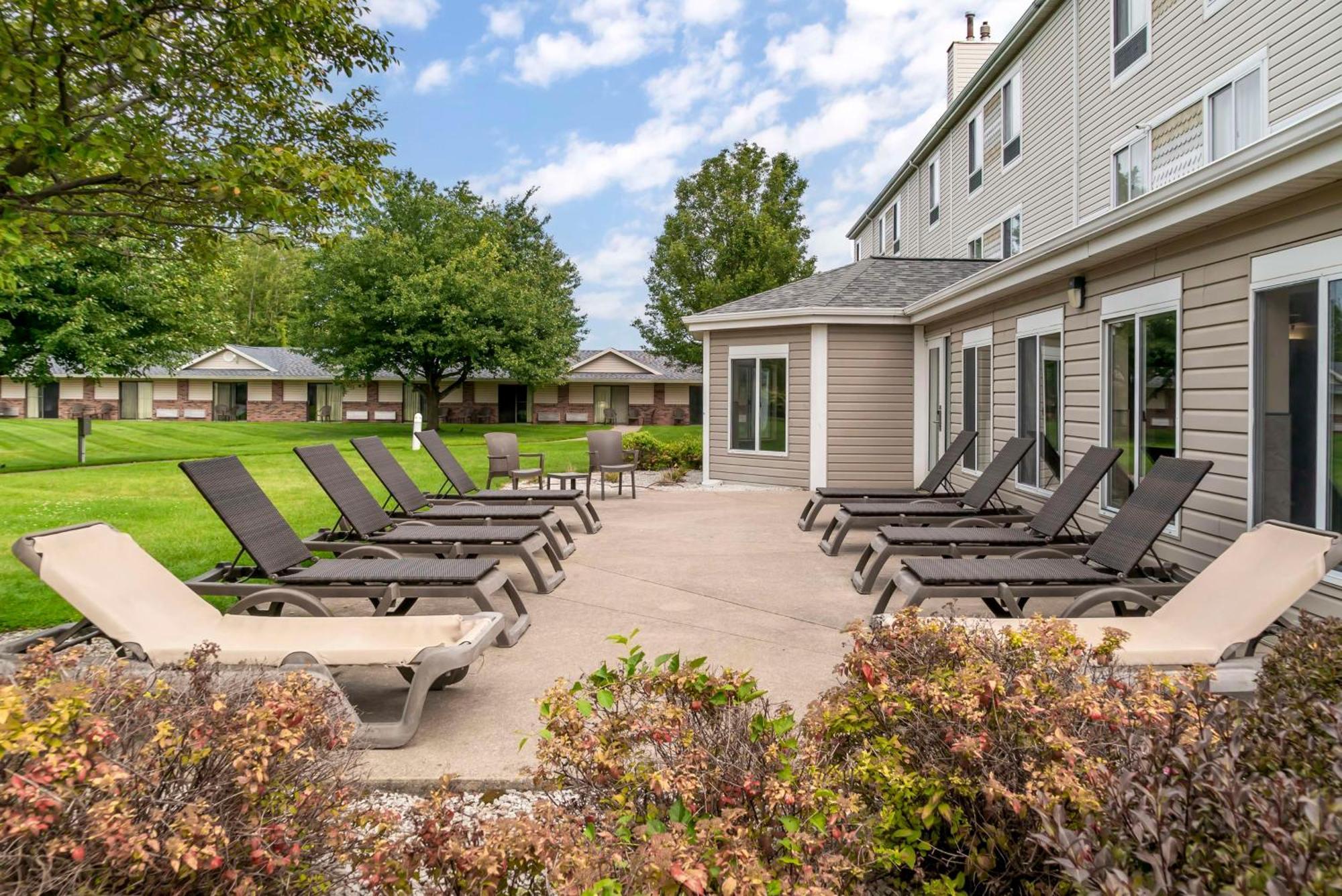 Best Western Beacon Inn Grand Haven Bagian luar foto