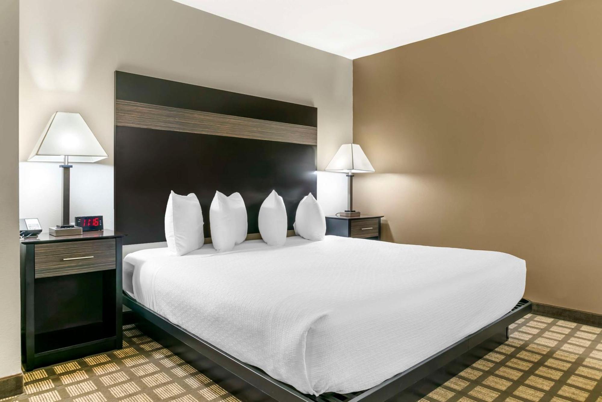 Best Western Beacon Inn Grand Haven Bagian luar foto