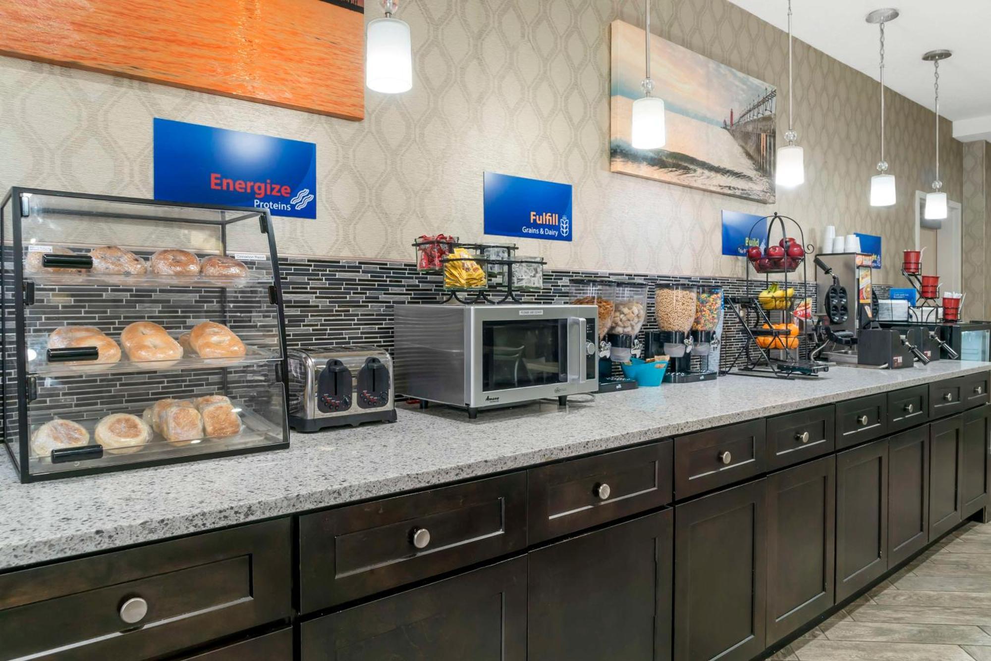 Best Western Beacon Inn Grand Haven Bagian luar foto